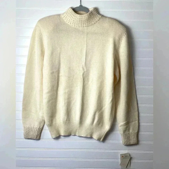 Hastings & Smith  NWT Cream Lambswool & Angora Blend Sweater soft size medium - Picture 1 of 10